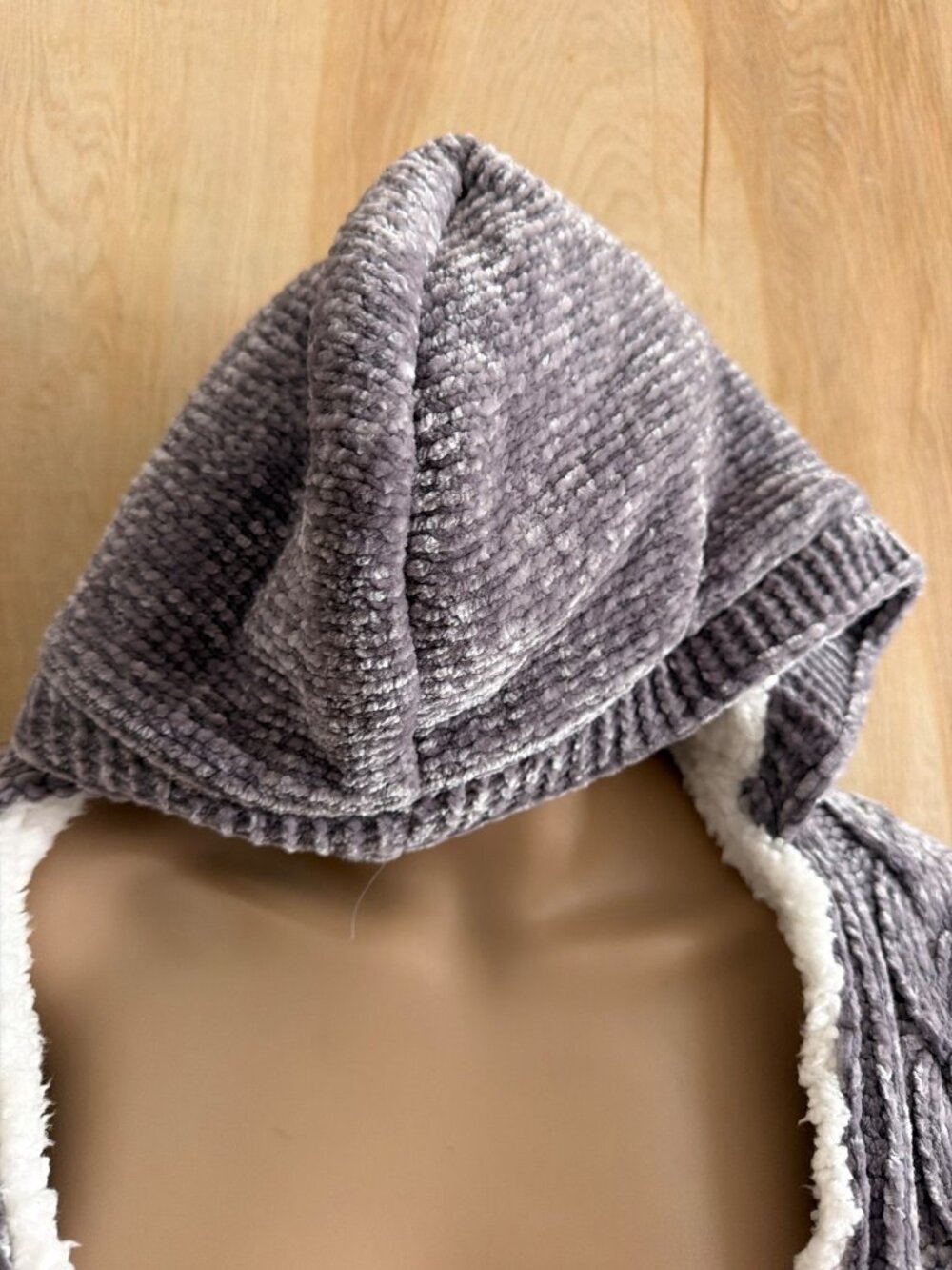 Soft Surroundings Chenille Sherpa Wearable Hooded Cable Knit Throw 46 x 78 - Picture 3 of 14
